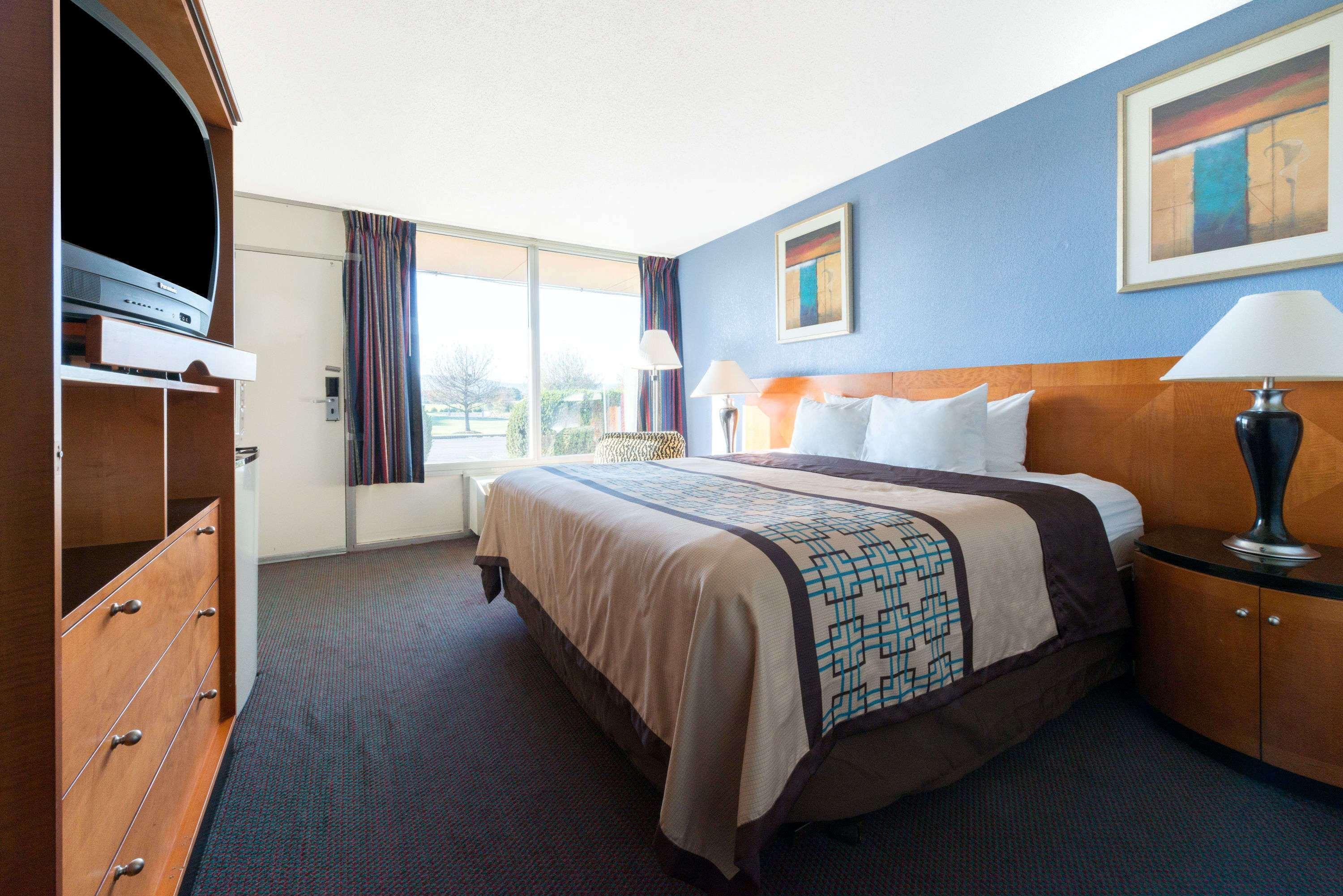 Days Inn By Wyndham Luray Shenandoah Bagian luar foto
