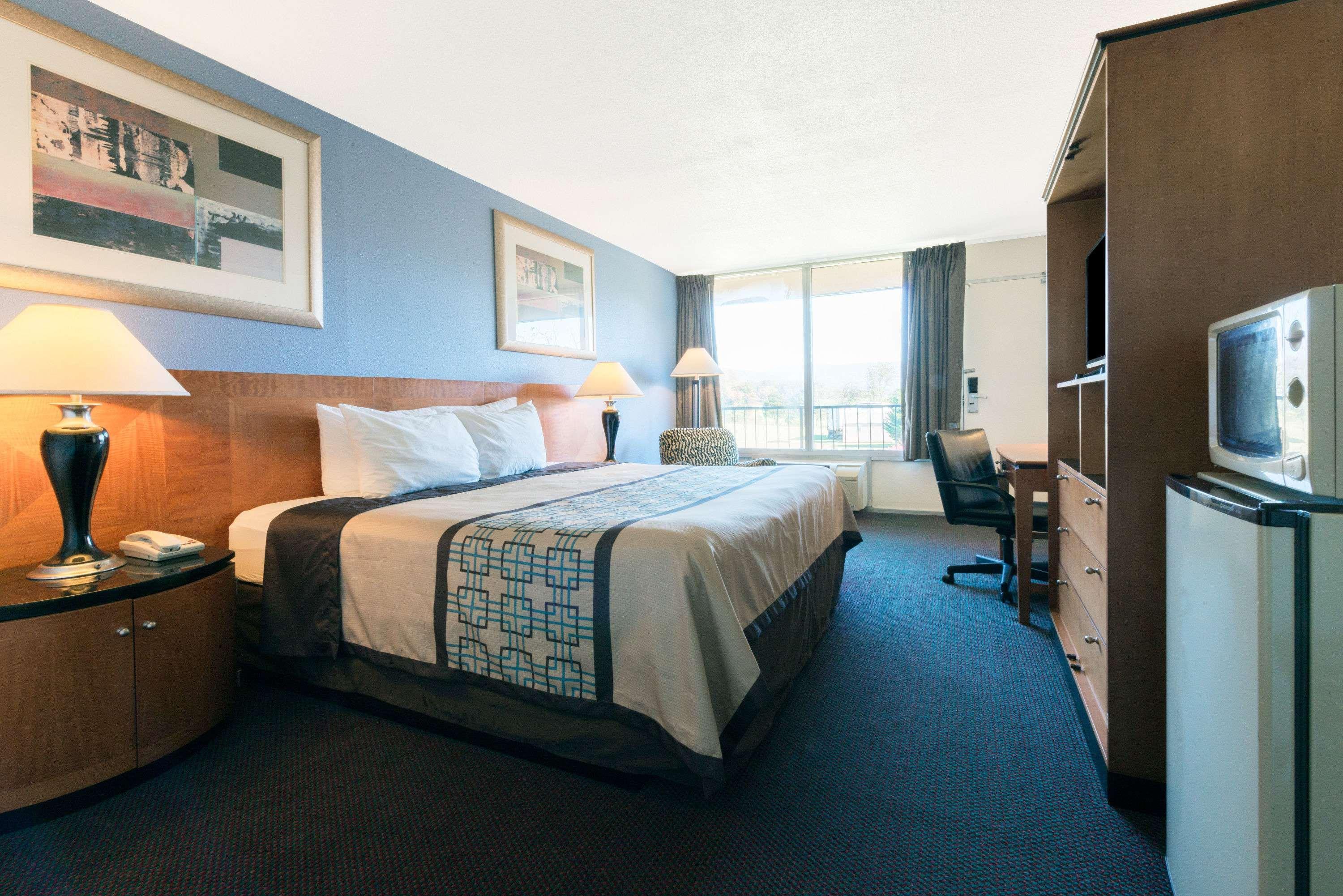 Days Inn By Wyndham Luray Shenandoah Bagian luar foto