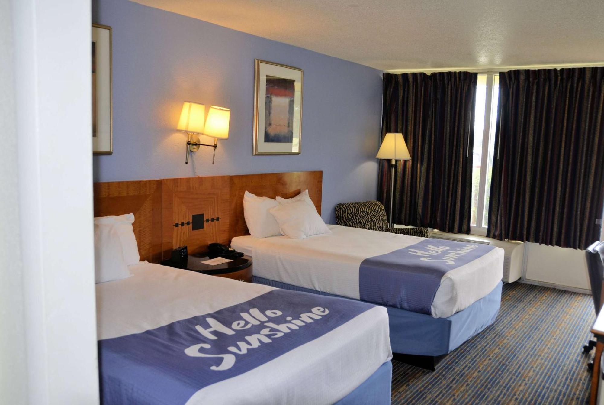 Days Inn By Wyndham Luray Shenandoah Bagian luar foto