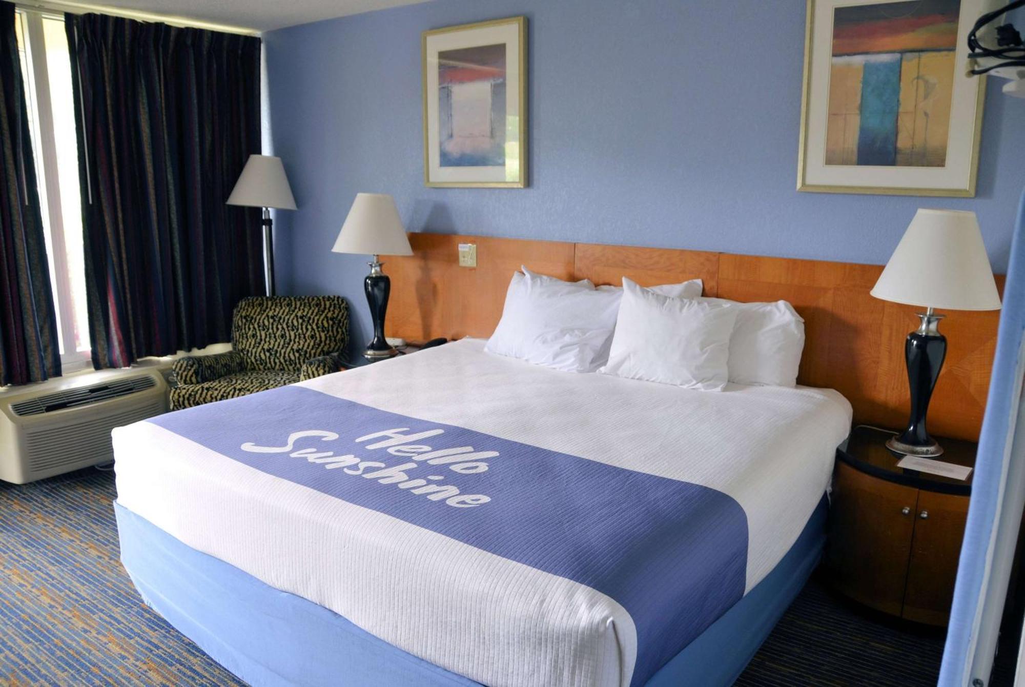 Days Inn By Wyndham Luray Shenandoah Bagian luar foto