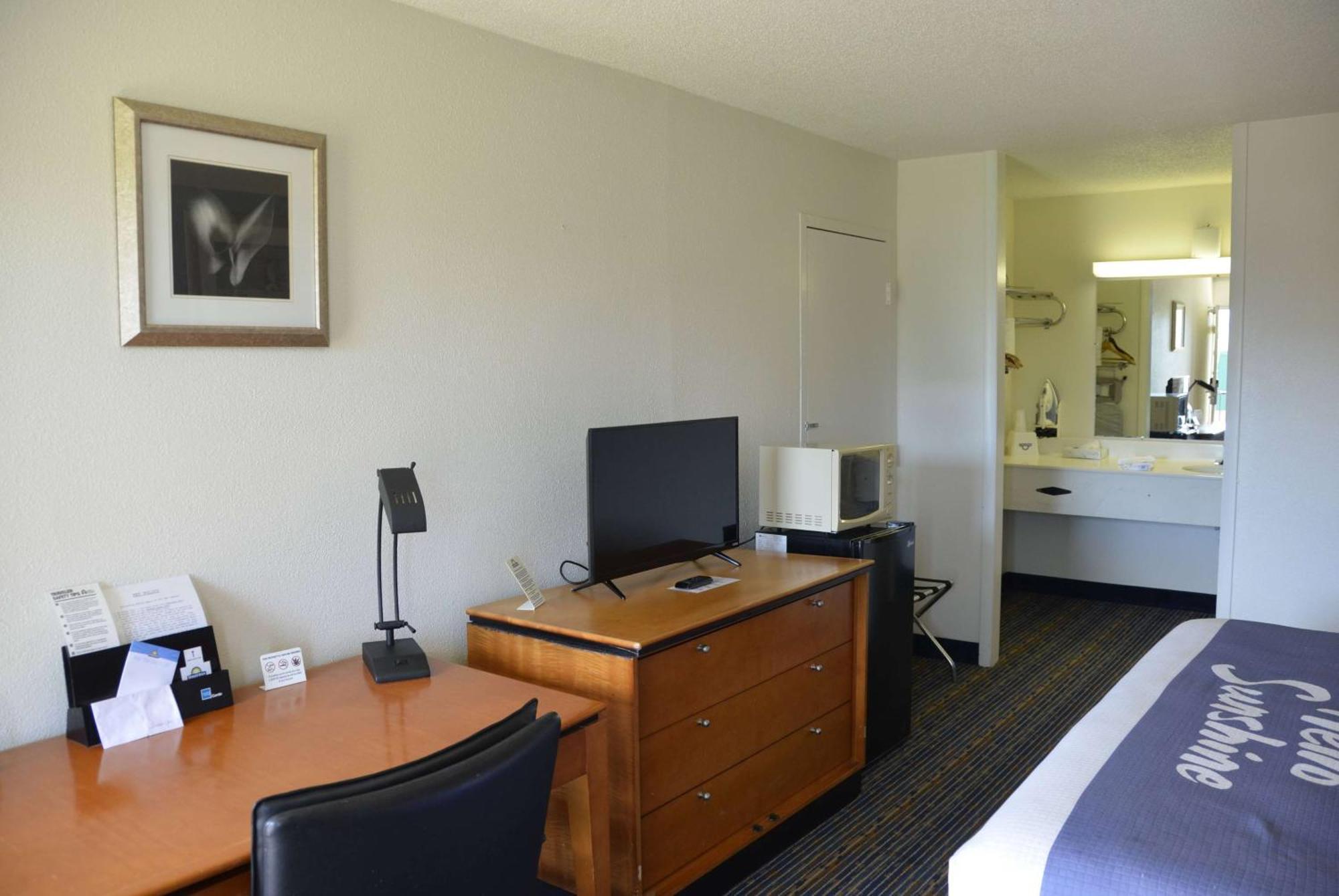 Days Inn By Wyndham Luray Shenandoah Bagian luar foto
