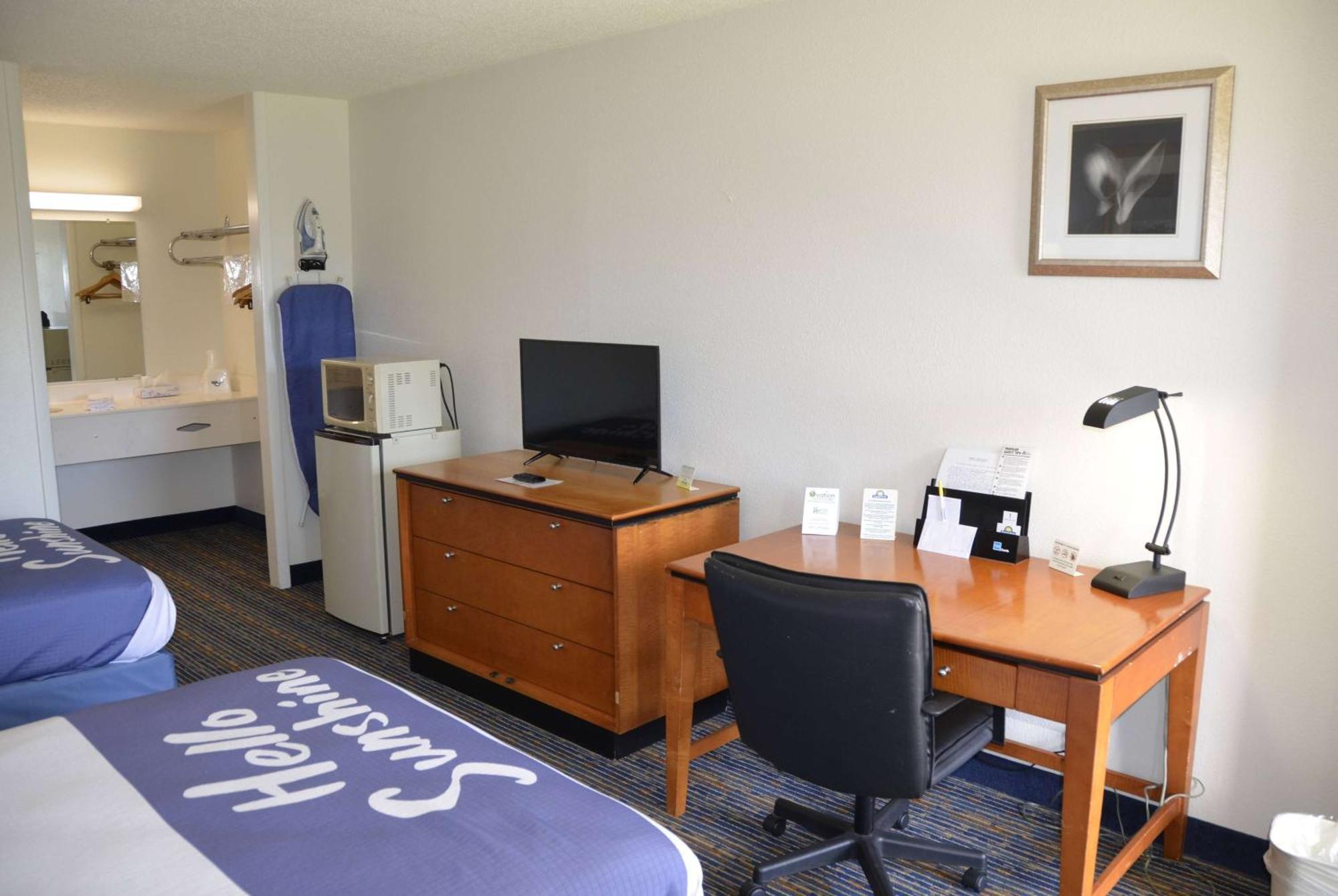 Days Inn By Wyndham Luray Shenandoah Bagian luar foto