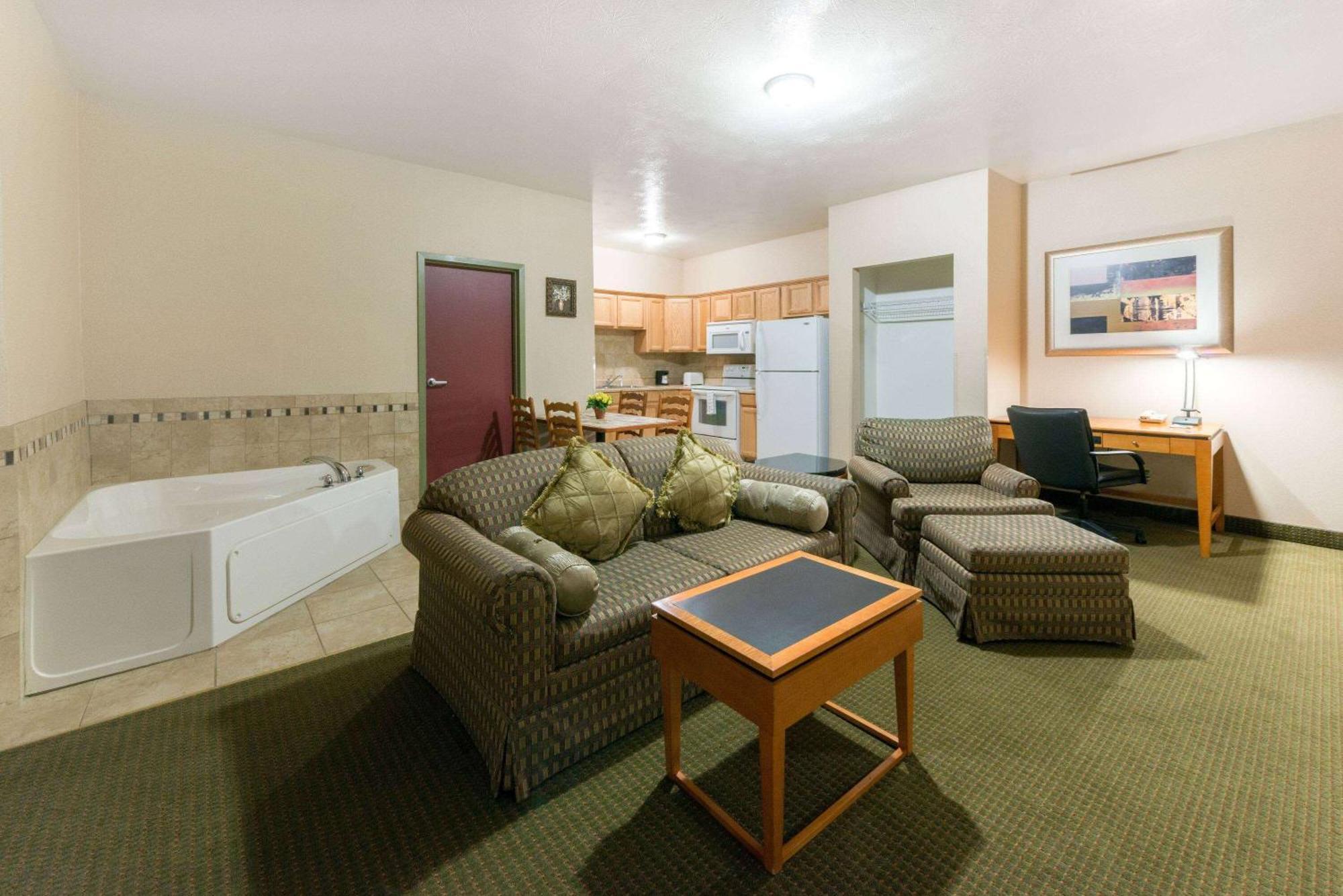 Days Inn By Wyndham Luray Shenandoah Bagian luar foto
