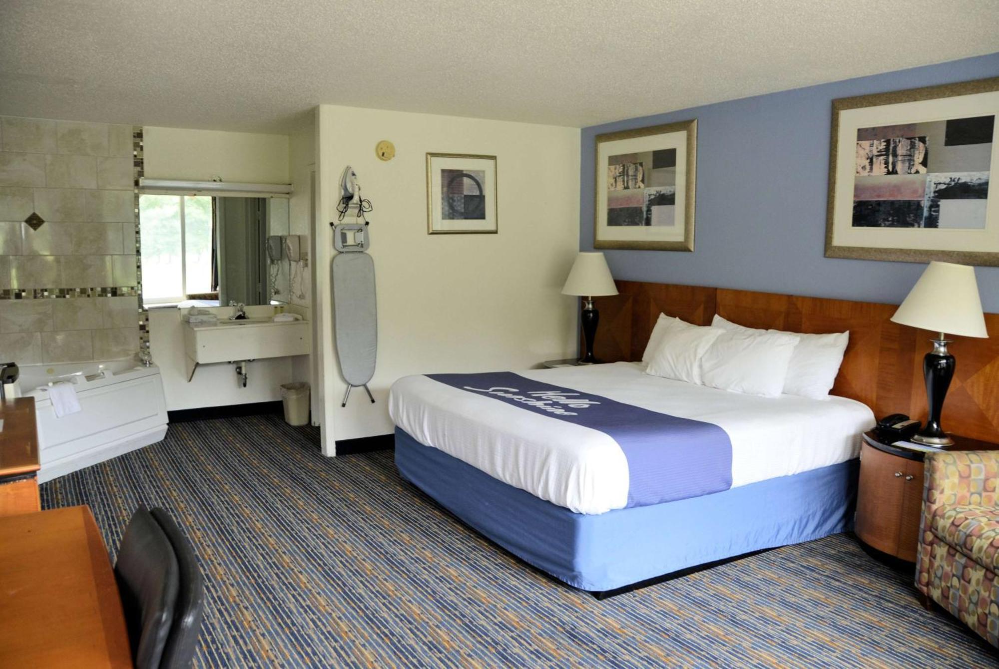 Days Inn By Wyndham Luray Shenandoah Bagian luar foto