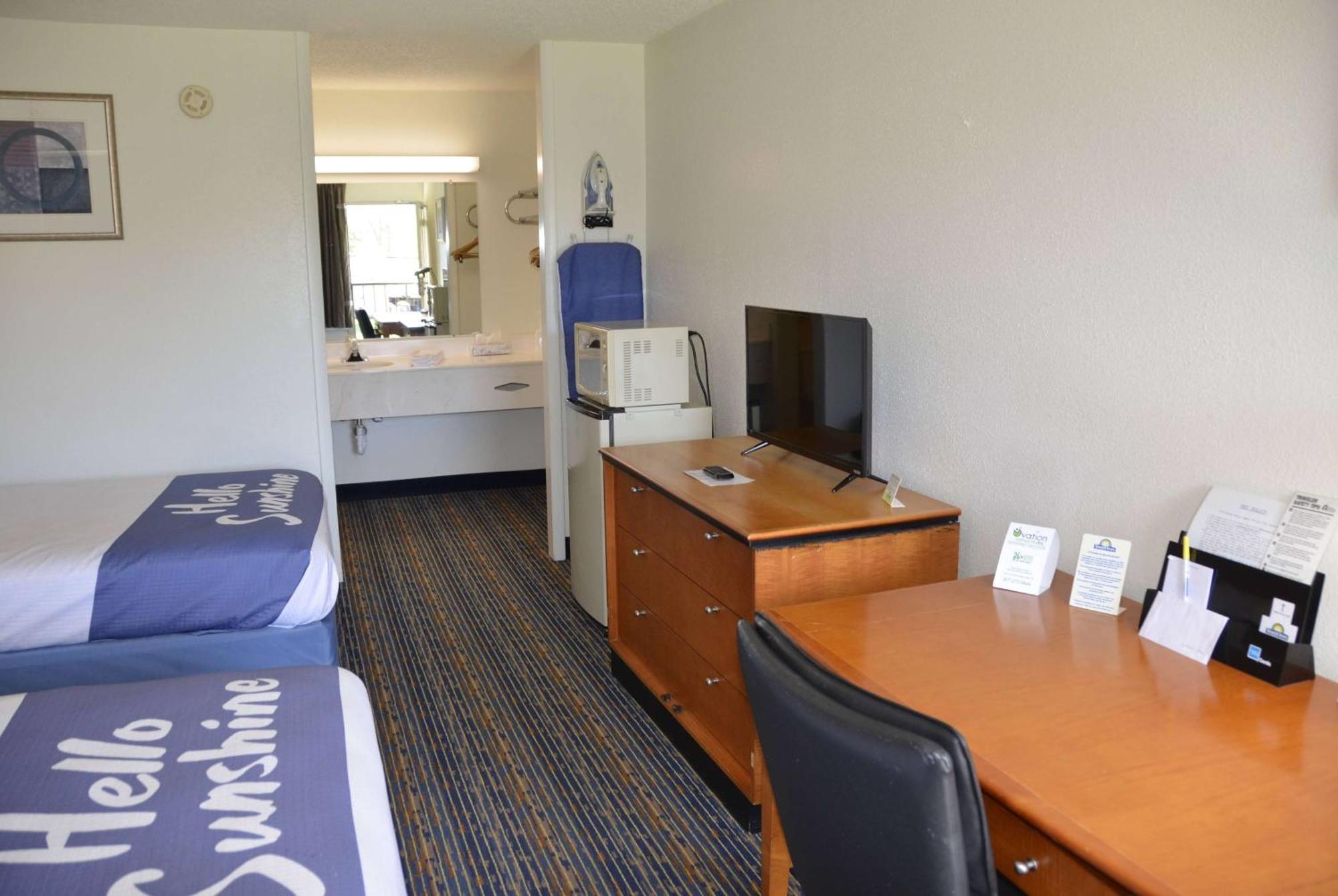 Days Inn By Wyndham Luray Shenandoah Bagian luar foto