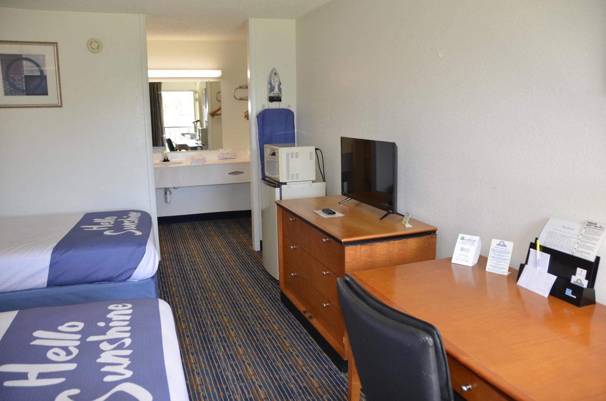 Days Inn By Wyndham Luray Shenandoah Bagian luar foto