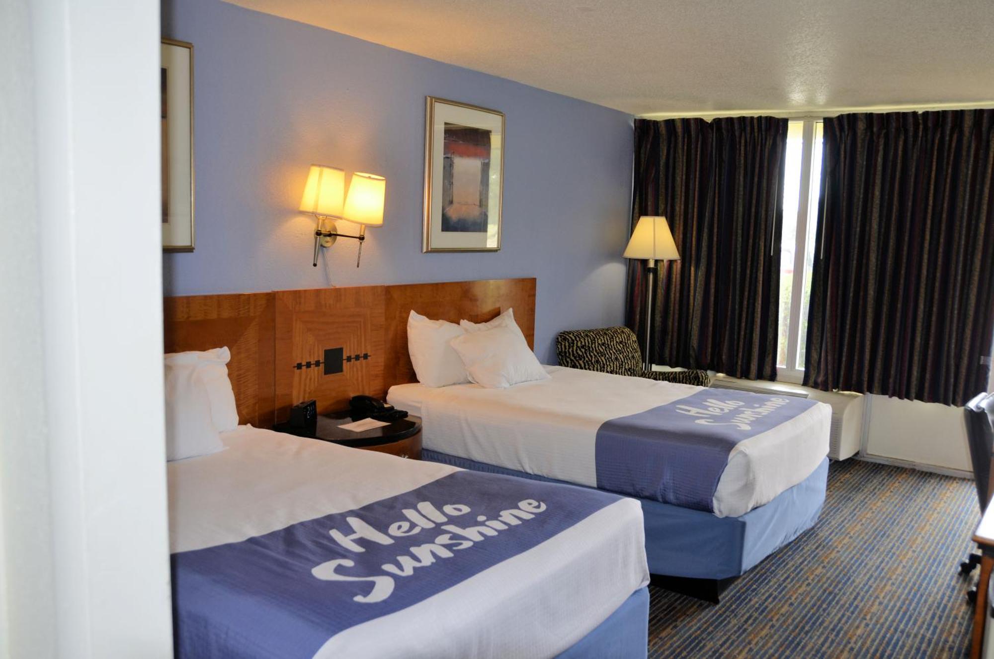 Days Inn By Wyndham Luray Shenandoah Bagian luar foto