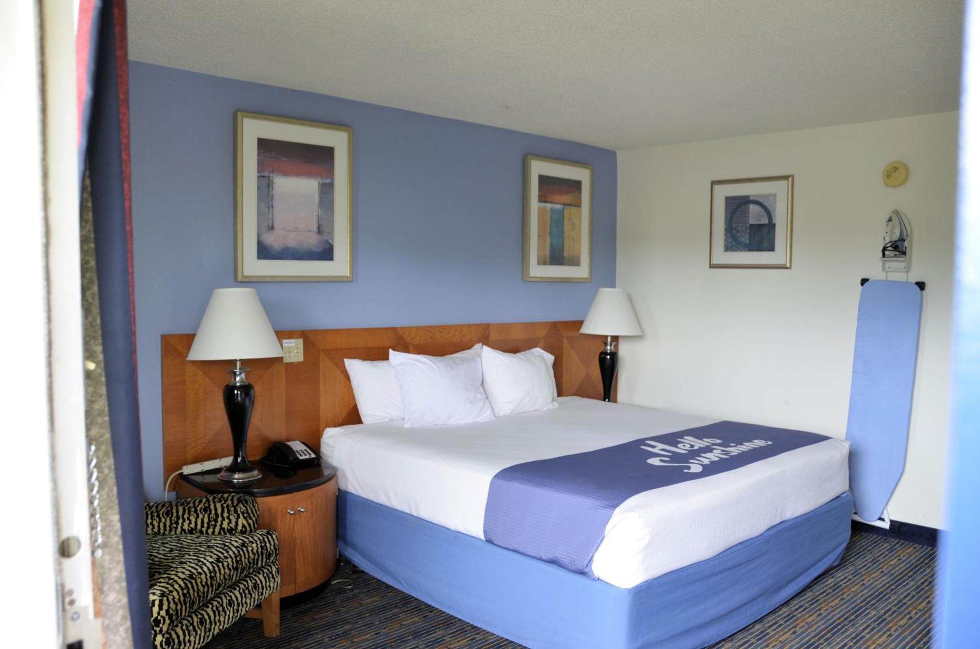 Days Inn By Wyndham Luray Shenandoah Bagian luar foto